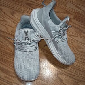 NWOT Zove Wide Toe Box Sneakers. Gray & White. Women's 41. (9.5 Wide)